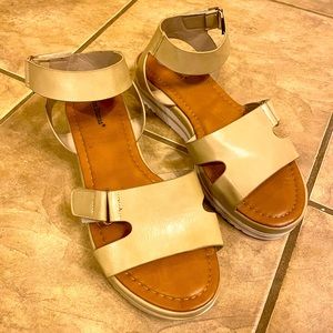 ‼️Clear Out‼️ Shoes, sandals, NEW, never worn. Small platform, very comfortable